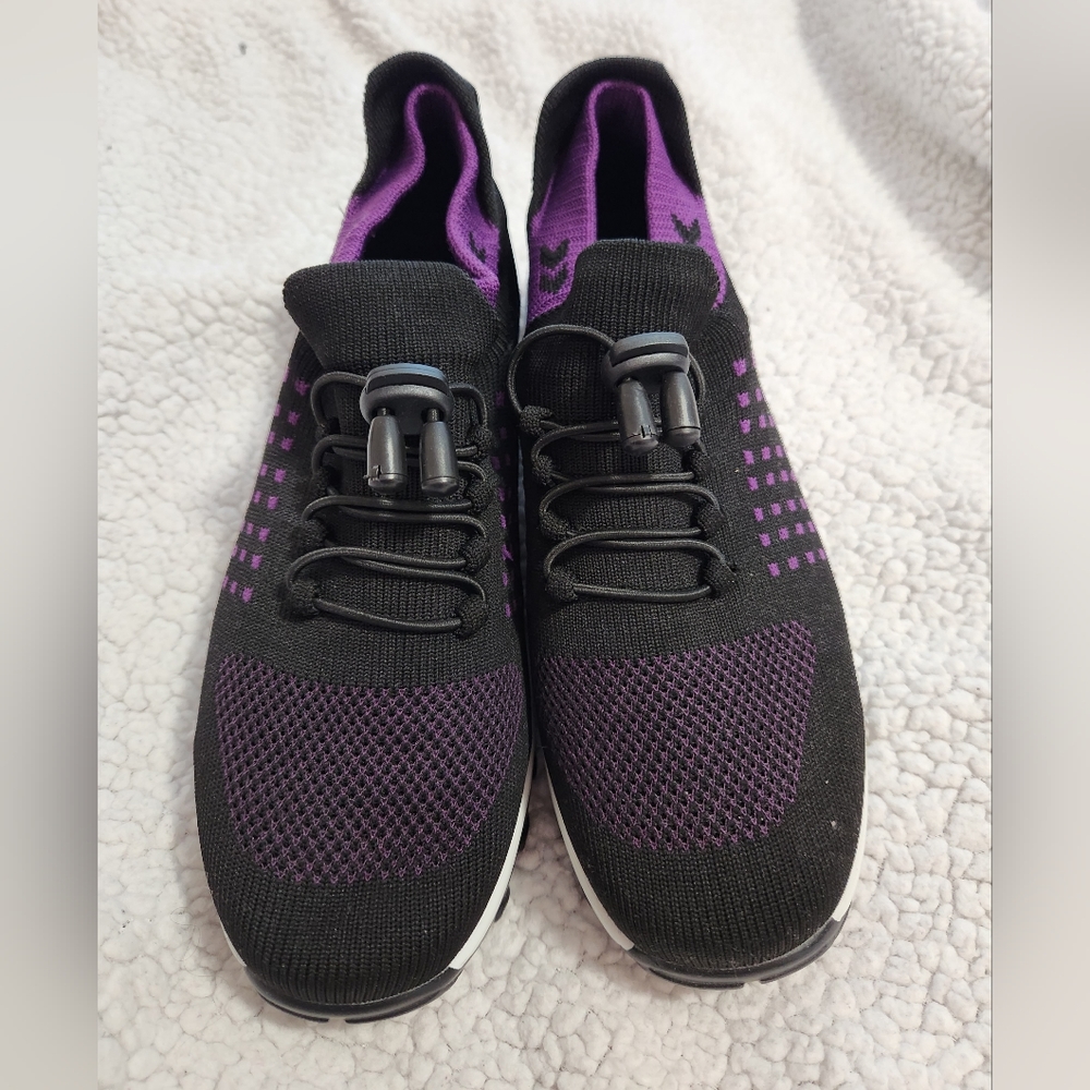 Comfortable Never Worn casual sneaker.